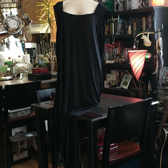 🇨🇦 Long Black Dress
